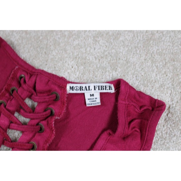 Moral Fiber Shirt Womens‎ Medium Red Cold Shoulder Lace Up Boho Short Sleeve Top - Picture 4 of 8